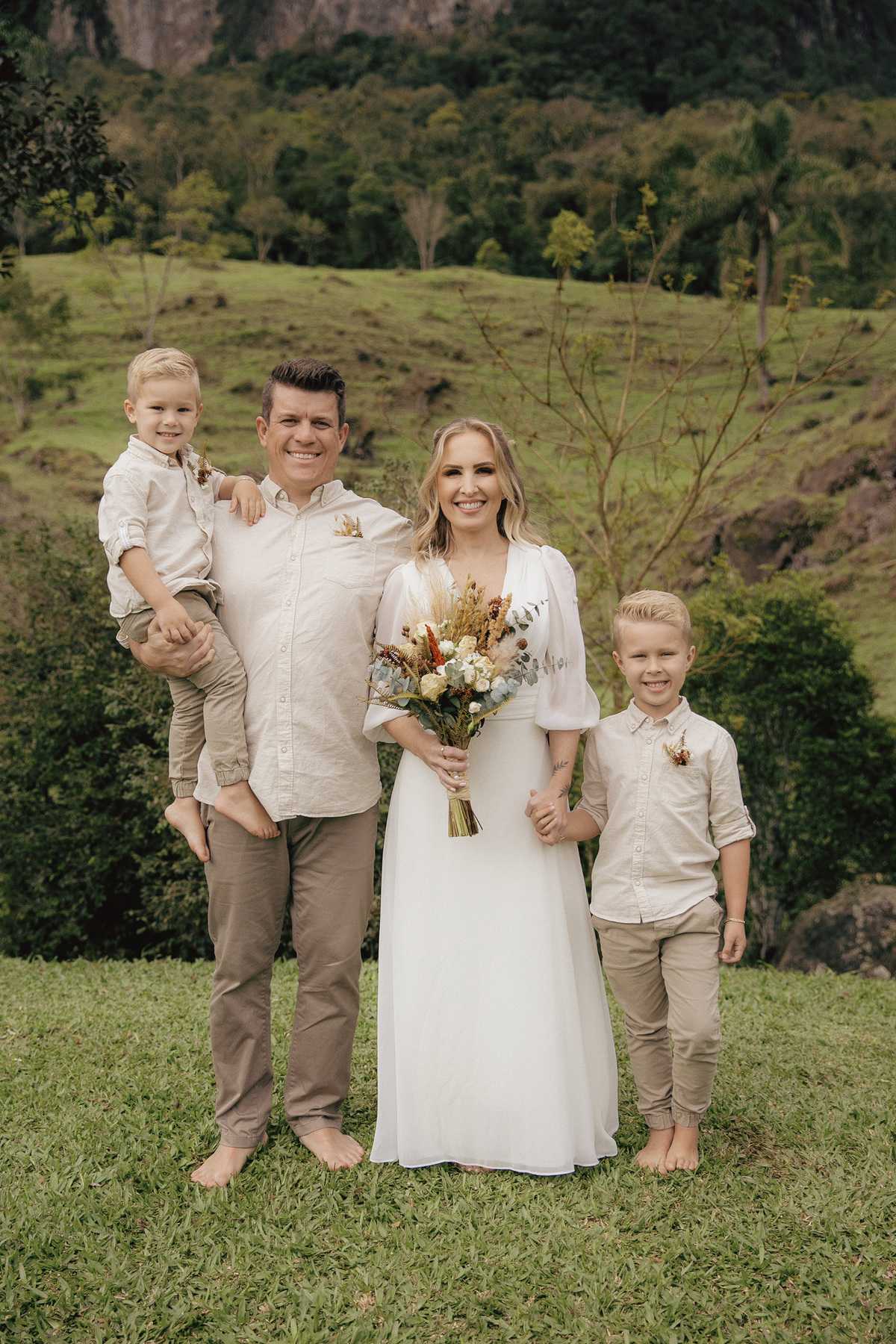 renovacao de bodas - 10 anos de casados - elopement wedding - ensaio externo - ensaio no campo - ensaio familia - fotografia de familia - ensaio no vale dos ventos - bodas de estanho - chroma fotografia