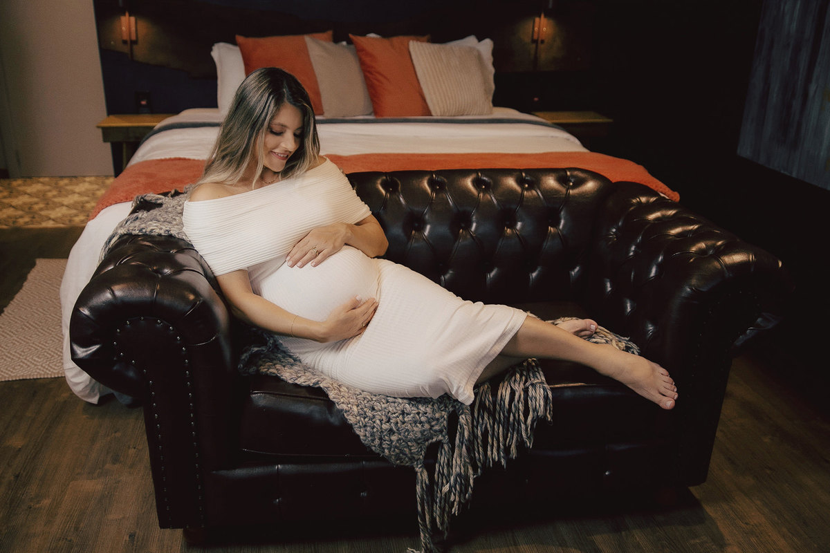 ensaio gestante - gestante - ensaio em cabana - ensaio familia - ensaio fotografico - ensaio no vale dos ventos - fotografos jaragua do sul - chroma fotografia