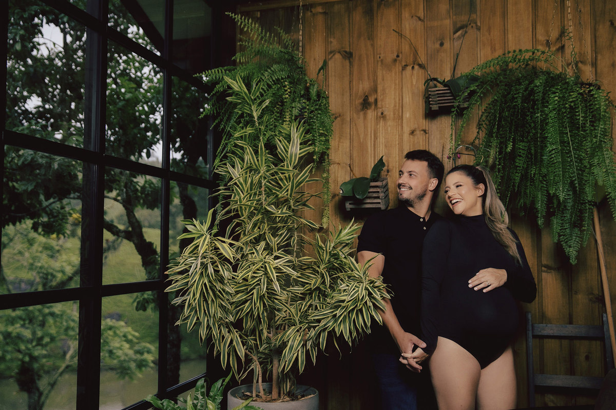 ensaio gestante - gestante - ensaio em cabana - ensaio familia - ensaio fotografico - ensaio no vale dos ventos - fotografos jaragua do sul - chroma fotografia