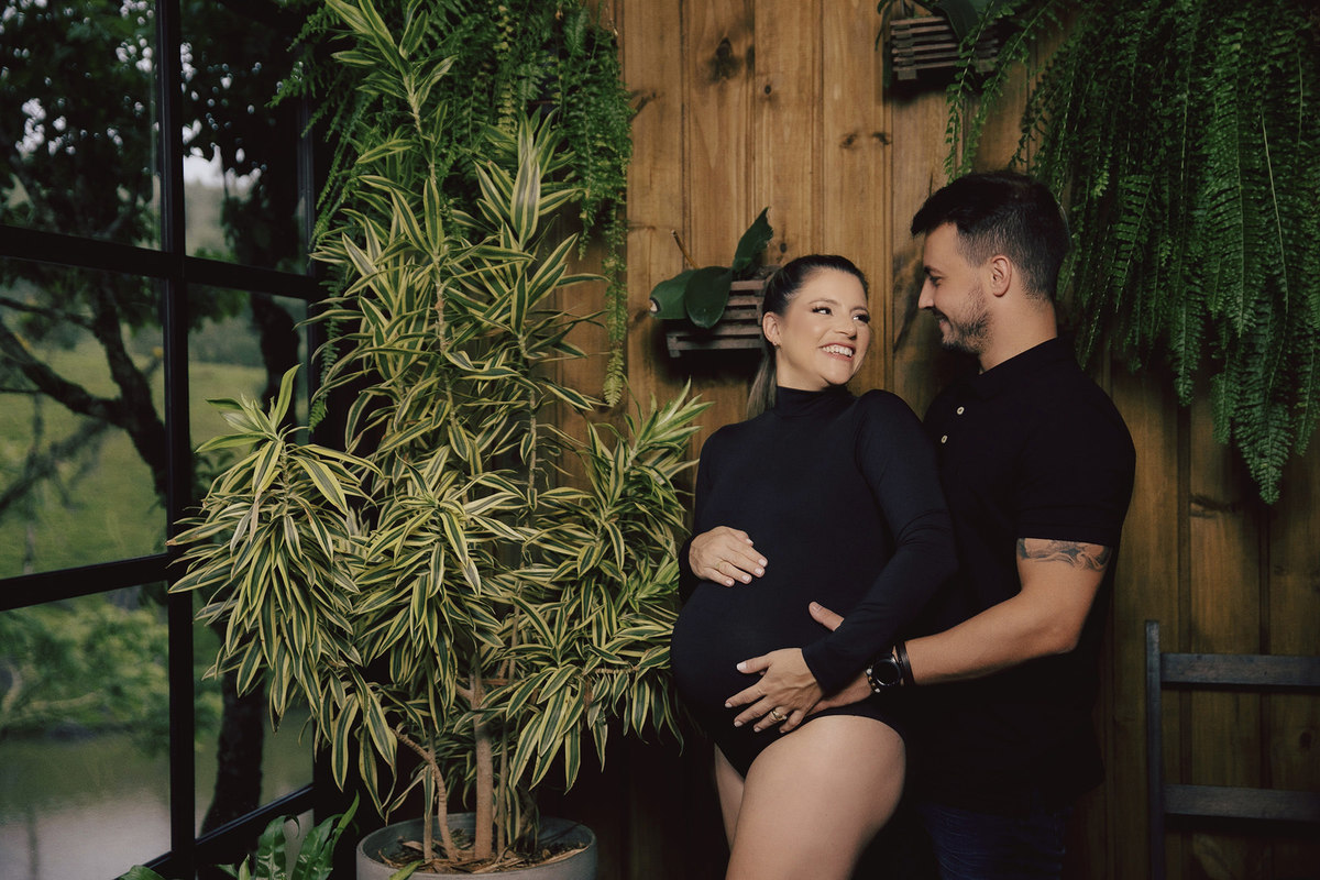ensaio gestante - gestante - ensaio em cabana - ensaio familia - ensaio fotografico - ensaio no vale dos ventos - fotografos jaragua do sul - chroma fotografia
