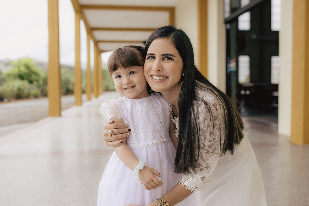 batizado - batismo - batizado Isabella - mae de menina - batismo em jaragua do sul - familia - chroma fotografia