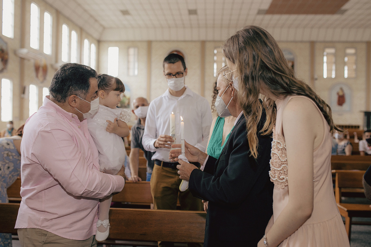 batizado - batismo - batizado Isabella - mae de menina - batismo em jaragua do sul - familia - chroma fotografia