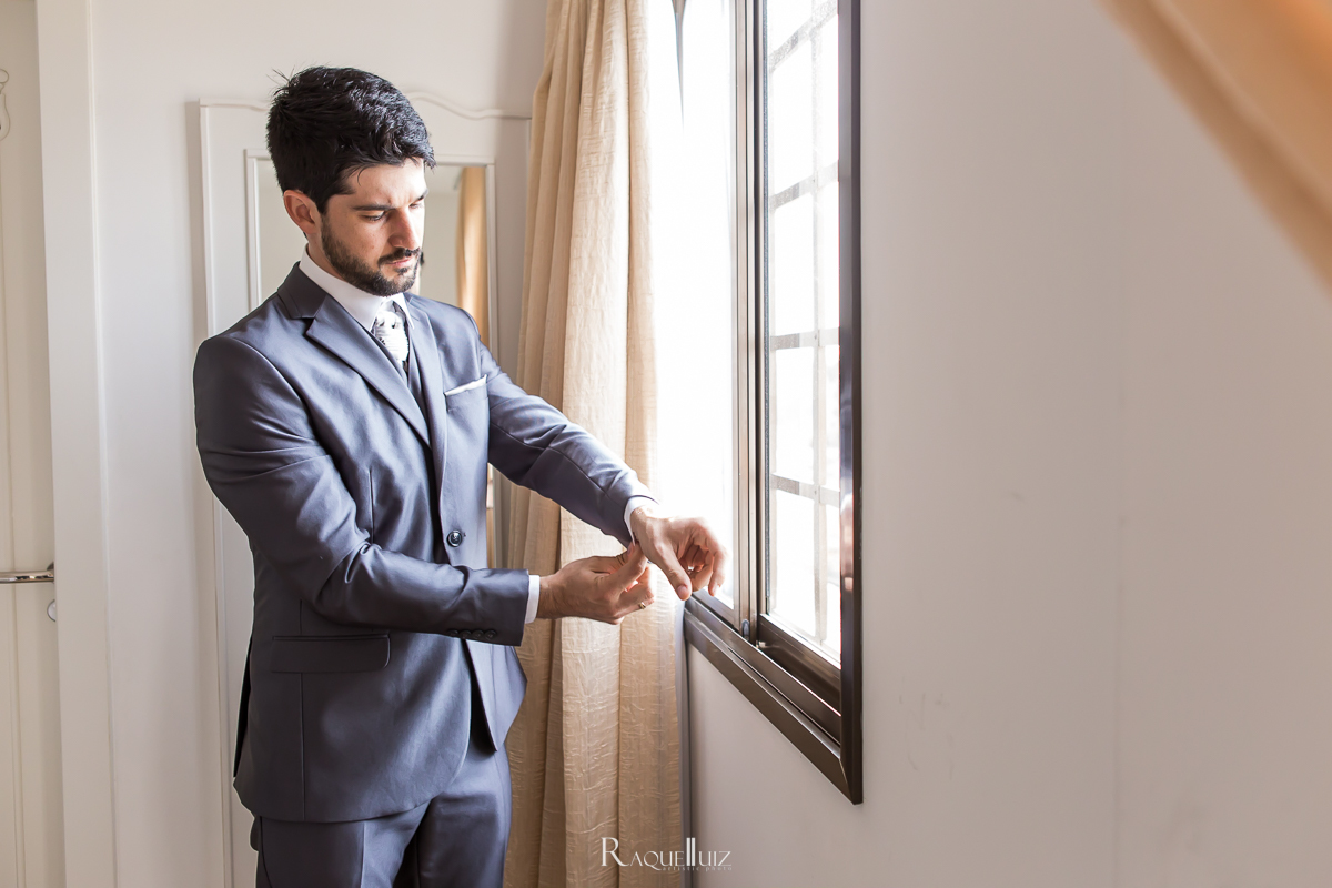 fotos-noivo-luz-natural-janela