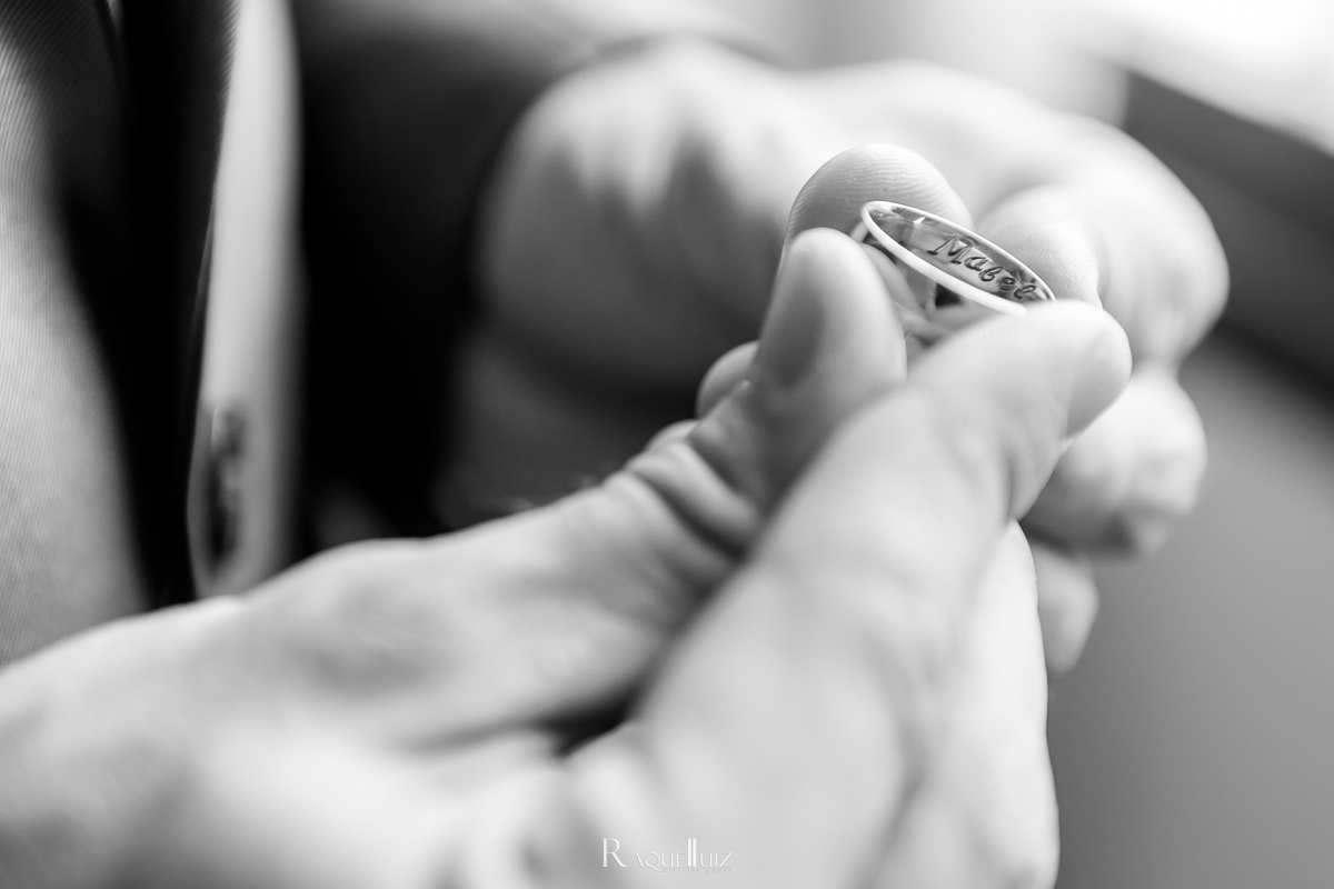 fotos-noivo-luz-natural-casamento-aliança