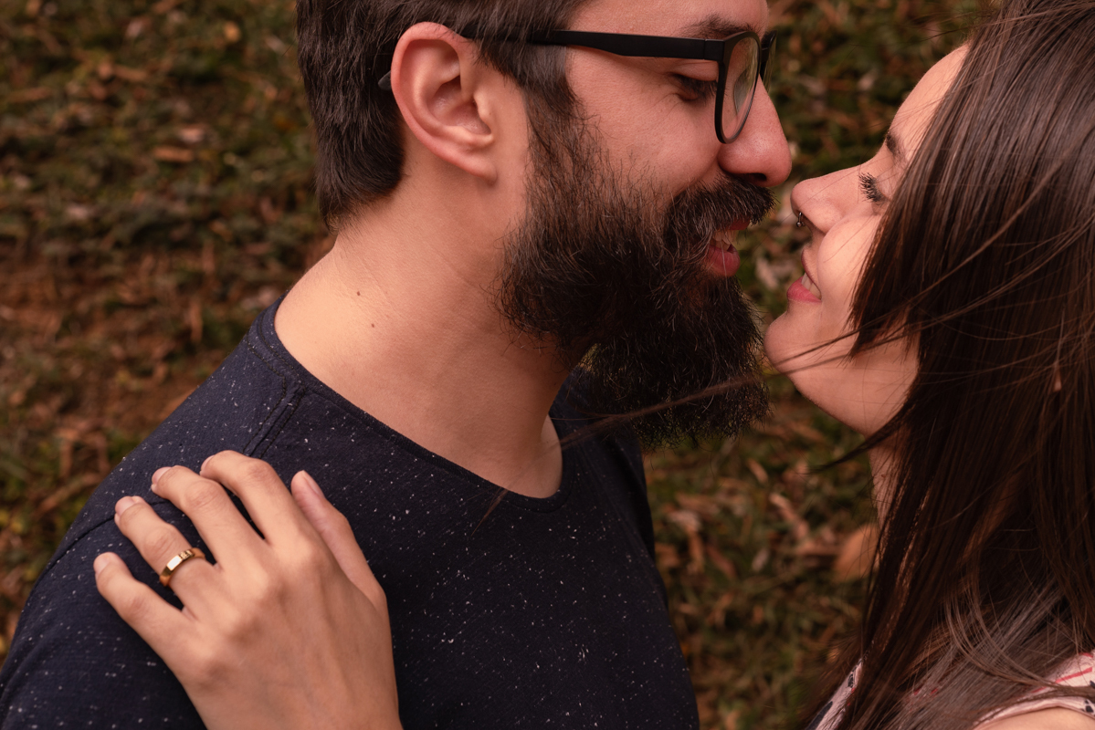 ensaio casal Jardim Botânico São Paulo, fotos externas São Paulo, ensaio fotográfico casal, fotografia de casal em São Paulo, fotógrafo Jardim Botânico, ensaio fotográfico natural, fotos de casal com cumplicidade, fotografia personalizada de casal
