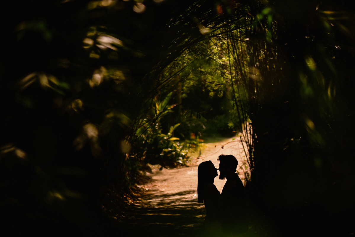 ensaio casal Jardim Botânico São Paulo, fotos externas São Paulo, ensaio fotográfico casal, fotografia de casal em São Paulo, fotógrafo Jardim Botânico, ensaio fotográfico natural, fotos de casal com cumplicidade, fotografia personalizada de casal