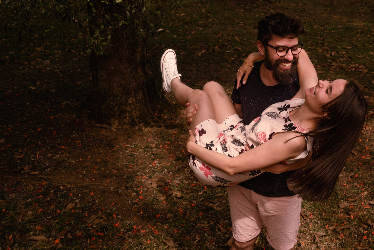 ensaio casal Jardim Botânico São Paulo, fotos externas São Paulo, ensaio fotográfico casal, fotografia de casal em São Paulo, fotógrafo Jardim Botânico, ensaio fotográfico natural, fotos de casal com cumplicidade, fotografia personalizada de casal