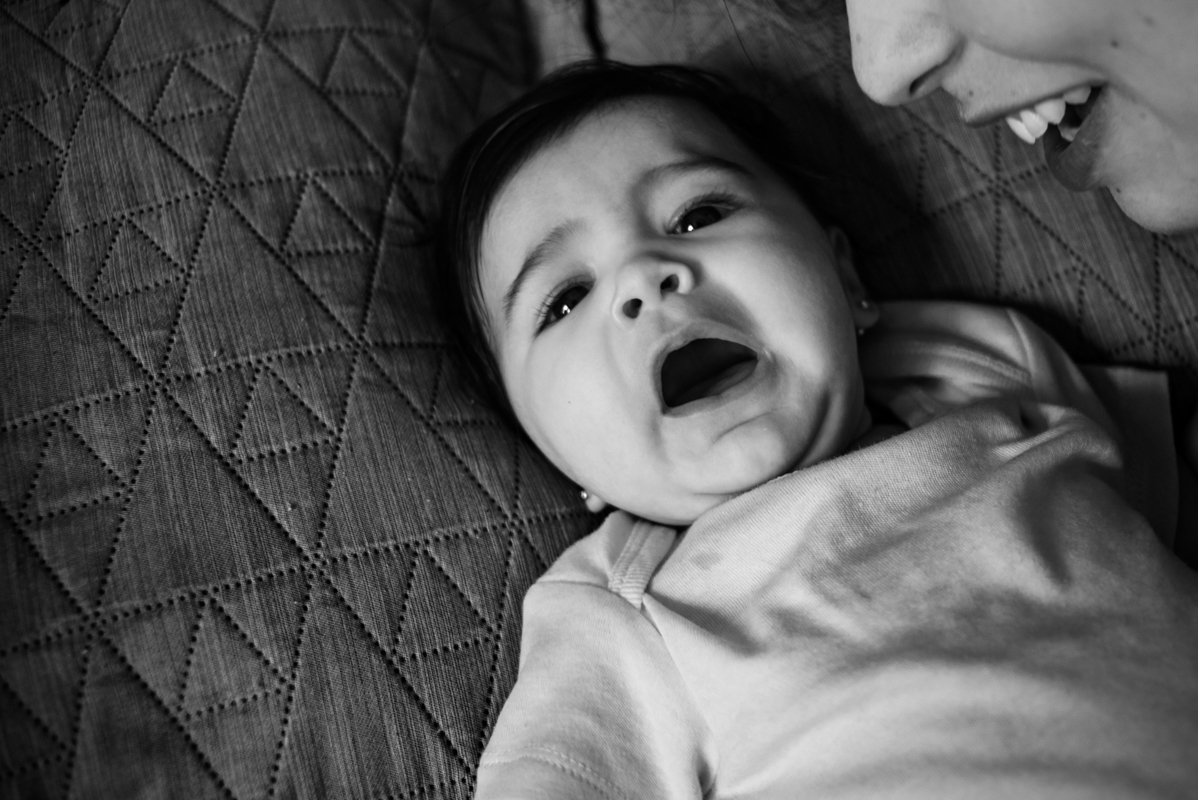 Maternidade, ensaio de família, lifestyle, parentalidade, amor, conexão, momento único, família unida, registros espontâneos, memórias, fotos naturais, vida cotidiana, amor incondicional, fotografia documental, momentos preciosos.