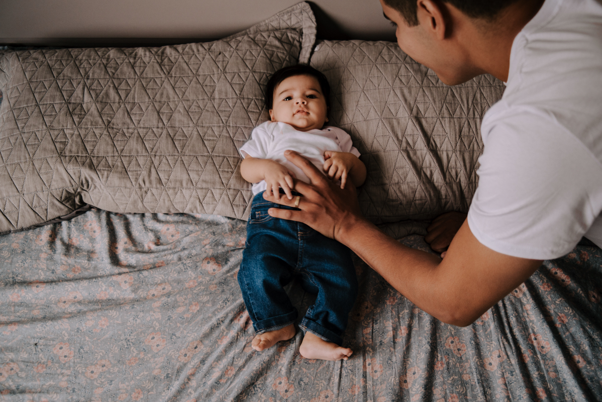 Maternidade, ensaio de família, lifestyle, parentalidade, amor, conexão, momento único, família unida, registros espontâneos, memórias, fotos naturais, vida cotidiana, amor incondicional, fotografia documental, momentos preciosos.