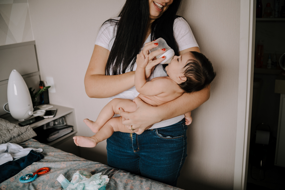 Maternidade, ensaio de família, lifestyle, parentalidade, amor, conexão, momento único, família unida, registros espontâneos, memórias, fotos naturais, vida cotidiana, amor incondicional, fotografia documental, momentos preciosos.