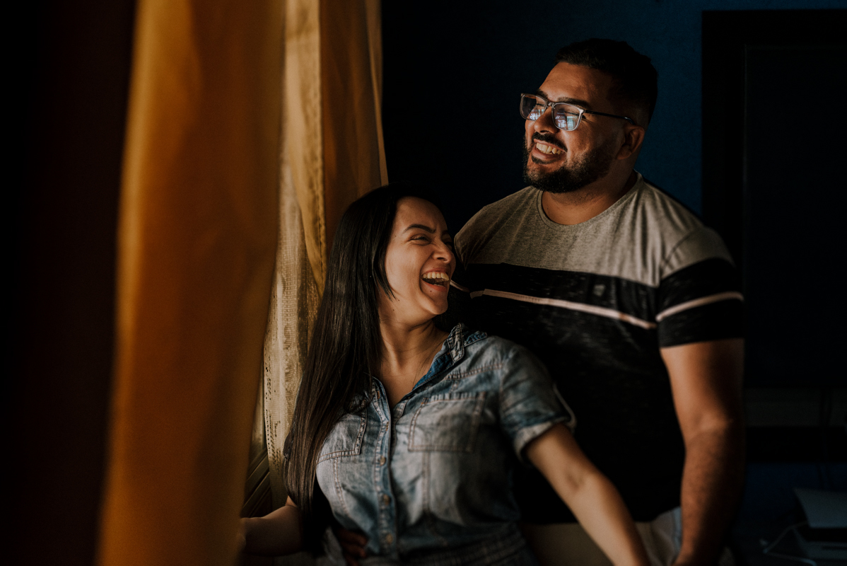 Ensaio de família lifestyle em São Paulo, capturando momentos únicos de amor e conexão. Fotografias documentais revelam risadas, abraços e a naturalidade do dia a dia, transformando memórias simples em lembranças inesquecíveis