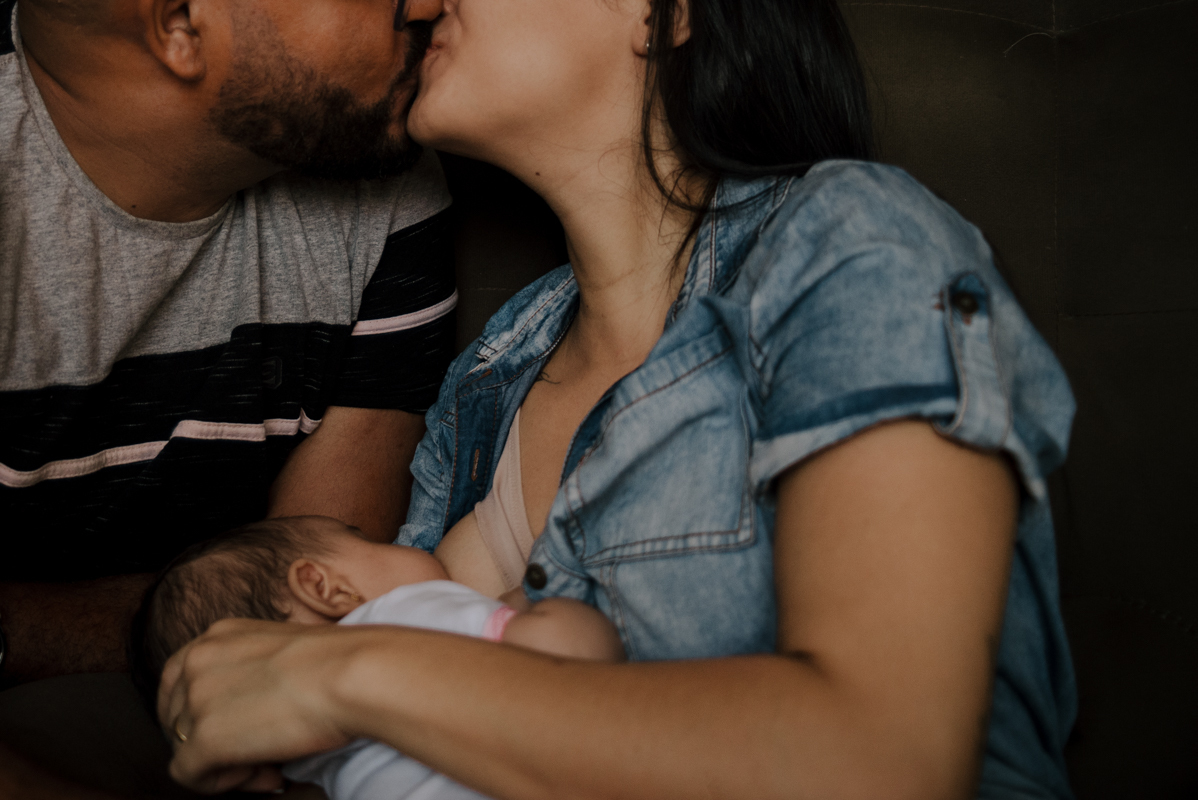 Ensaio de família lifestyle em São Paulo, capturando momentos únicos de amor e conexão. Fotografias documentais revelam risadas, abraços e a naturalidade do dia a dia, transformando memórias simples em lembranças inesquecíveis