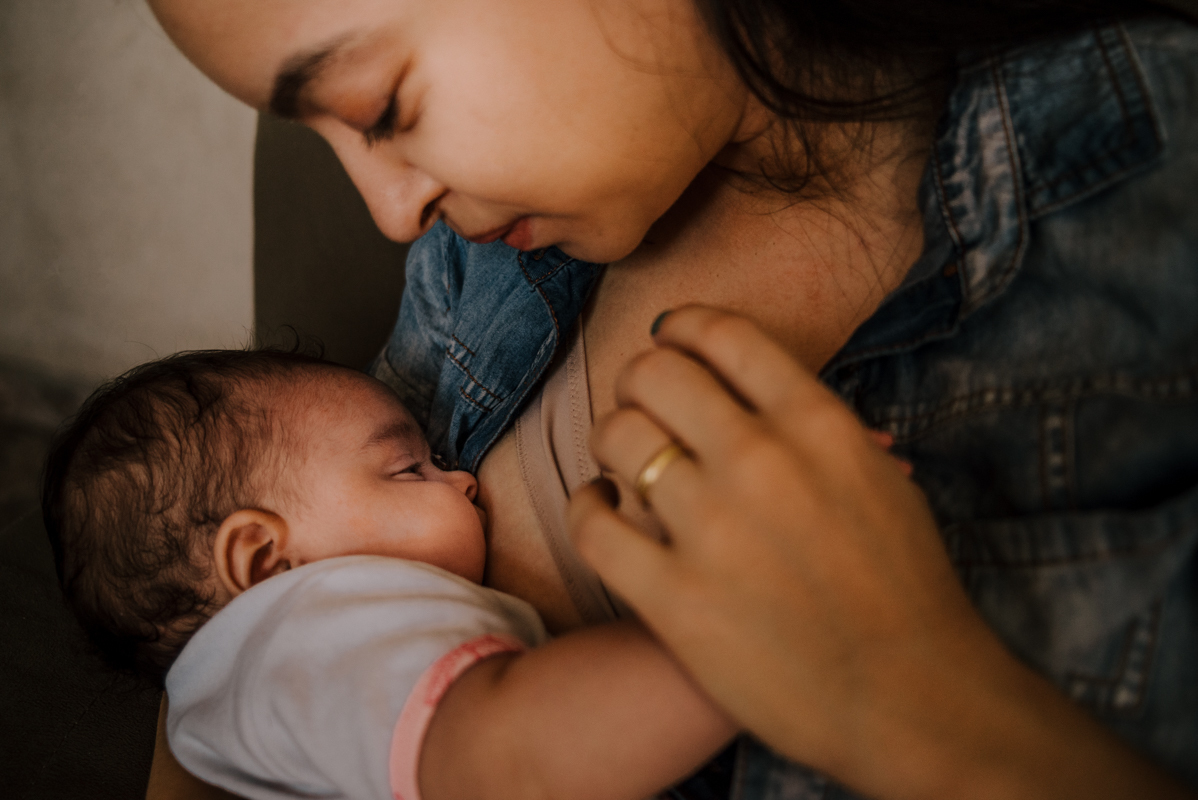 Ensaio de família lifestyle em São Paulo, capturando momentos únicos de amor e conexão. Fotografias documentais revelam risadas, abraços e a naturalidade do dia a dia, transformando memórias simples em lembranças inesquecíveis