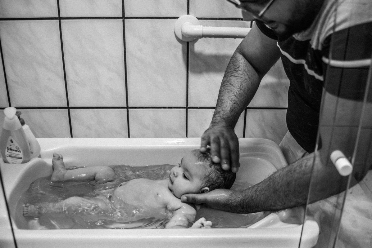 Ensaio de família lifestyle em São Paulo, capturando momentos únicos de amor e conexão. Fotografias documentais revelam risadas, abraços e a naturalidade do dia a dia, transformando memórias simples em lembranças inesquecíveis