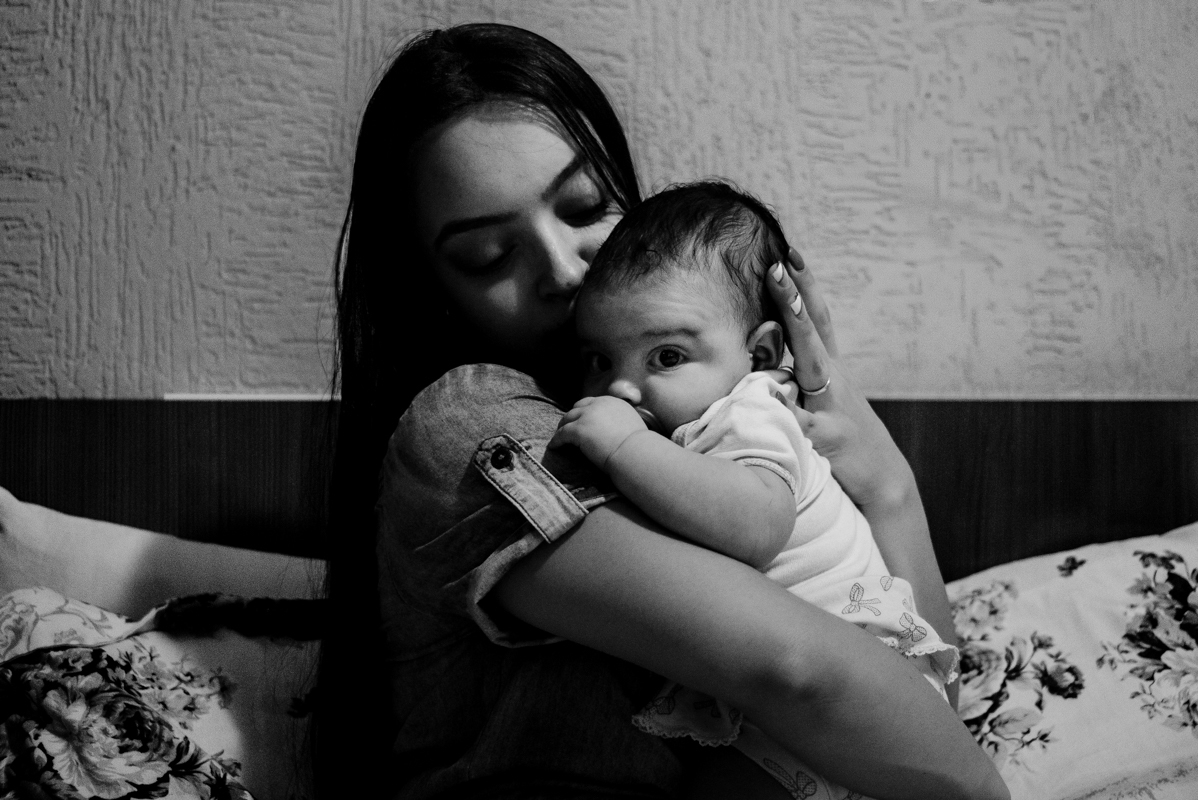 Ensaio de família lifestyle em São Paulo, capturando momentos únicos de amor e conexão. Fotografias documentais revelam risadas, abraços e a naturalidade do dia a dia, transformando memórias simples em lembranças inesquecíveis