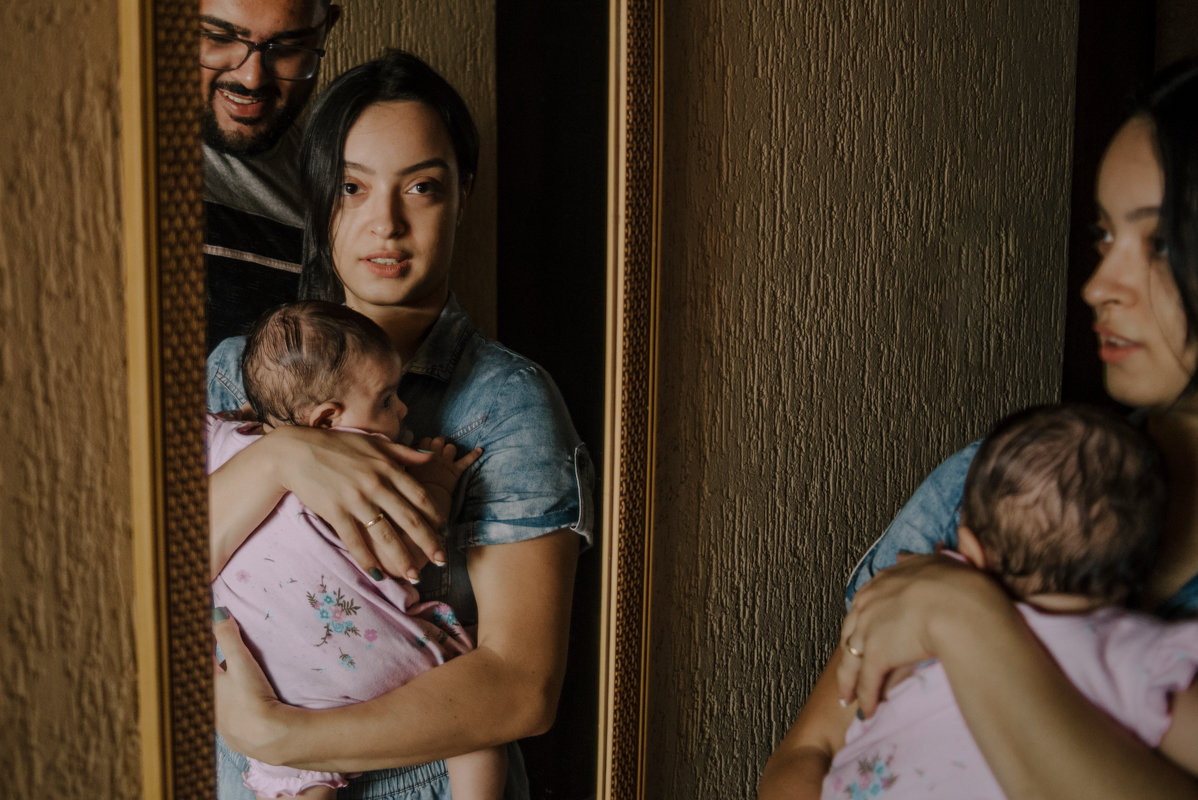 Ensaio de família lifestyle em São Paulo, capturando momentos únicos de amor e conexão. Fotografias documentais revelam risadas, abraços e a naturalidade do dia a dia, transformando memórias simples em lembranças inesquecíveis