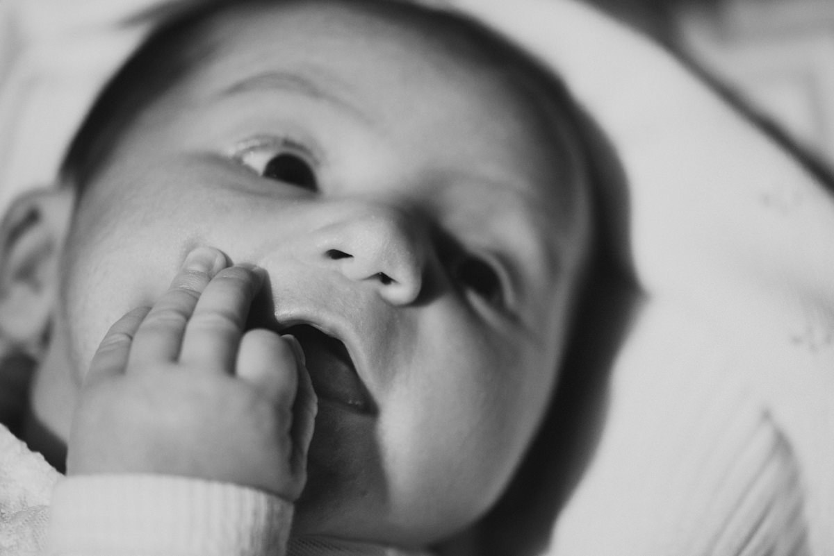 Batismo, fé, amor, família, conexão, emoção, bênção, luz natural, espontaneidade, instantes, verdade, detalhes, tradição, igreja, espiritualidade, narrativa visual, gestos, olhares, devoção, simbolismo, acolhimento, momentos reais, texturas