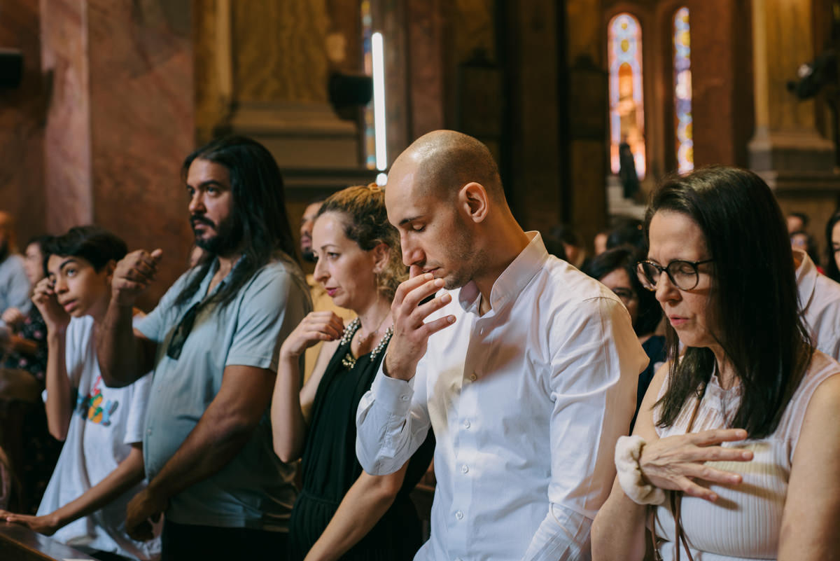 Batismo, fé, amor, família, conexão, emoção, bênção, luz natural, espontaneidade, instantes, verdade, detalhes, tradição, igreja, espiritualidade, narrativa visual, gestos, olhares, devoção, simbolismo, acolhimento, momentos reais, texturas