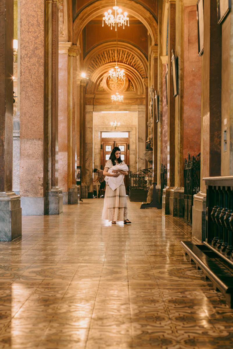 Batismo, fé, amor, família, conexão, emoção, bênção, luz natural, espontaneidade, instantes, verdade, detalhes, tradição, igreja, espiritualidade, narrativa visual, gestos, olhares, devoção, simbolismo, acolhimento, momentos reais, texturas
