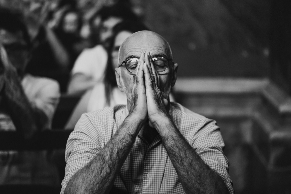 Batismo, fé, amor, família, conexão, emoção, bênção, luz natural, espontaneidade, instantes, verdade, detalhes, tradição, igreja, espiritualidade, narrativa visual, gestos, olhares, devoção, simbolismo, acolhimento, momentos reais, texturas