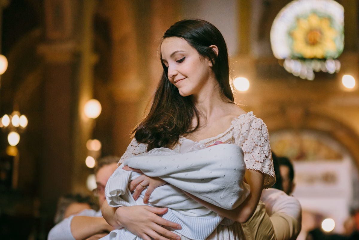 Batismo, fé, amor, família, conexão, emoção, bênção, luz natural, espontaneidade, instantes, verdade, detalhes, tradição, igreja, espiritualidade, narrativa visual, gestos, olhares, devoção, simbolismo, acolhimento, momentos reais, texturas