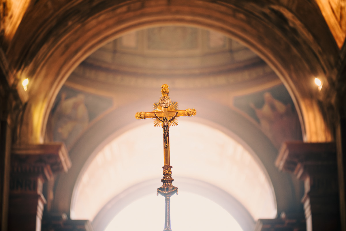Batismo, fé, amor, família, conexão, emoção, bênção, luz natural, espontaneidade, instantes, verdade, detalhes, tradição, igreja, espiritualidade, narrativa visual, gestos, olhares, devoção, simbolismo, acolhimento, momentos reais, texturas