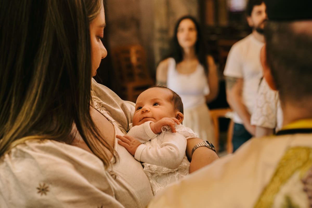 Batismo, fé, amor, família, conexão, emoção, bênção, luz natural, espontaneidade, instantes, verdade, detalhes, tradição, igreja, espiritualidade, narrativa visual, gestos, olhares, devoção, simbolismo, acolhimento, momentos reais, texturas