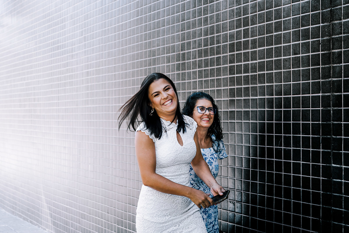 Casamento civil em Jundiaí, casamento no cartório, fotos espontâneas, fotografia documental, fotógrafo de casamento em Jundiaí, ensaio de casal natural, fotos autênticas, casamento simples, casamento intimista, cerimônia no cartório, fotógrafo lifestyle