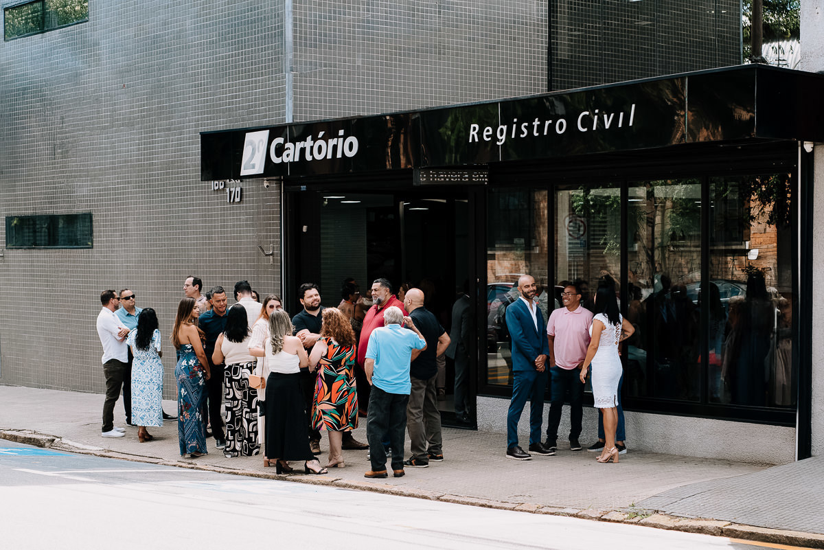 Casamento civil em Jundiaí, casamento no cartório, fotos espontâneas, fotografia documental, fotógrafo de casamento em Jundiaí, ensaio de casal natural, fotos autênticas, casamento simples, casamento intimista, cerimônia no cartório, fotógrafo lifestyle