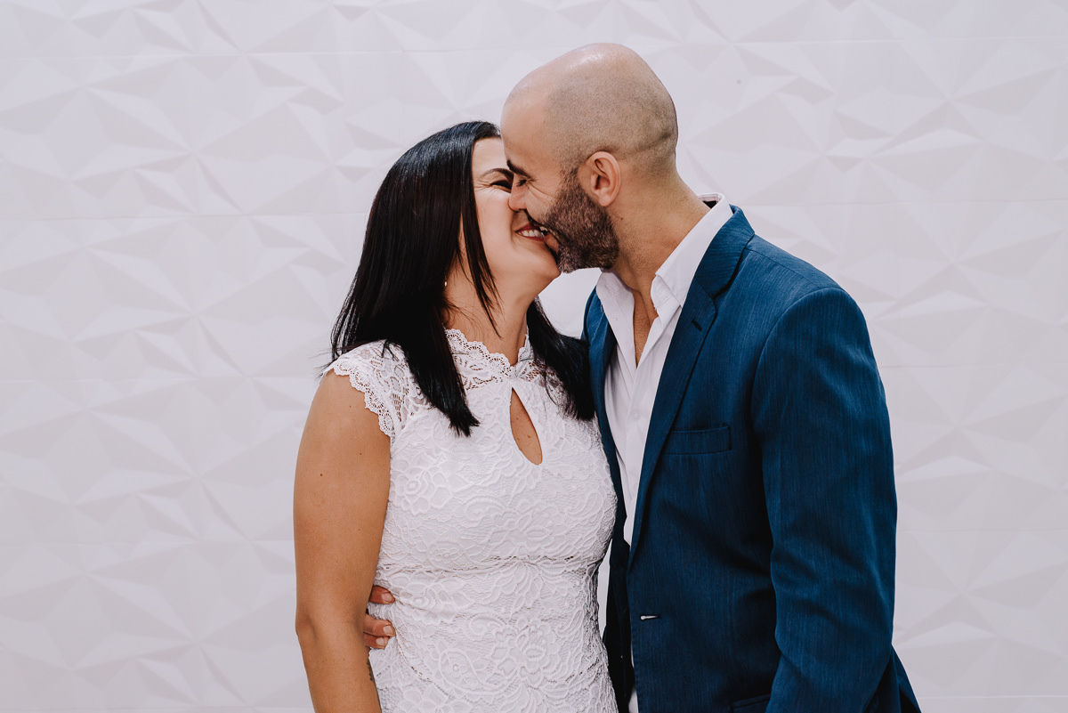 Casamento civil em Jundiaí, casamento no cartório, fotos espontâneas, fotografia documental, fotógrafo de casamento em Jundiaí, ensaio de casal natural, fotos autênticas, casamento simples, casamento intimista, cerimônia no cartório, fotógrafo lifestyle