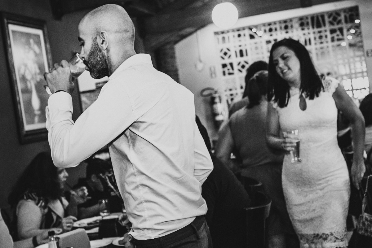 Casamento civil em Jundiaí, casamento no cartório, fotos espontâneas, fotografia documental, fotógrafo de casamento em Jundiaí, ensaio de casal natural, fotos autênticas, casamento simples, casamento intimista, cerimônia no cartório, fotógrafo lifestyle