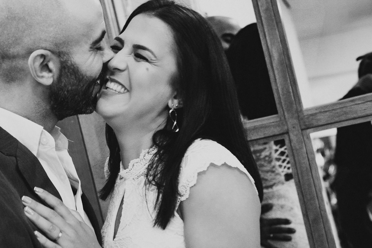 Casamento civil em Jundiaí, casamento no cartório, fotos espontâneas, fotografia documental, fotógrafo de casamento em Jundiaí, ensaio de casal natural, fotos autênticas, casamento simples, casamento intimista, cerimônia no cartório, fotógrafo lifestyle