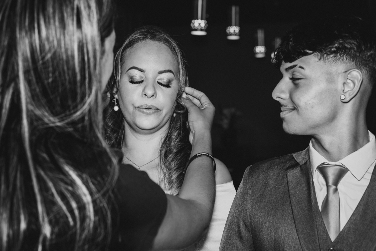 casamento civil, festa de casamento, churrascaria Golden Grill, São Paulo, fotografia documental, cerimônia intimista, troca de alianças, oração, família, amigos, risadas, dança, cerveja, emoção, fotos espontâneas, casamento leve, amor verdadeiro