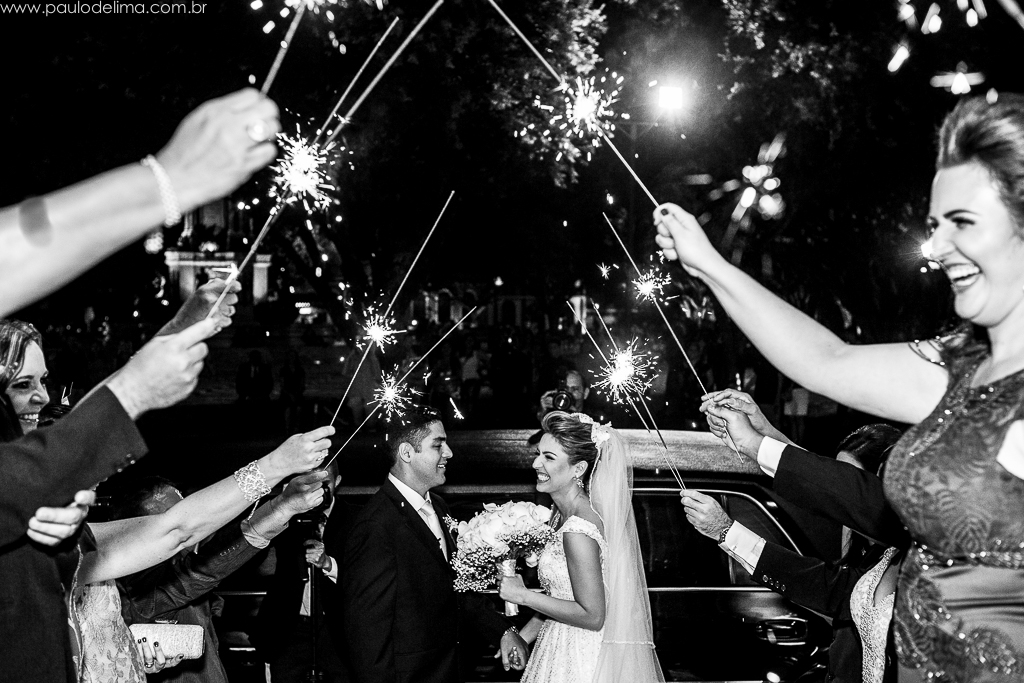 casamento, noiva, noivo, preto e branco, pb, sparkles, saida da igreja, convidados, felicidade, unic eventos, cerimonial unic