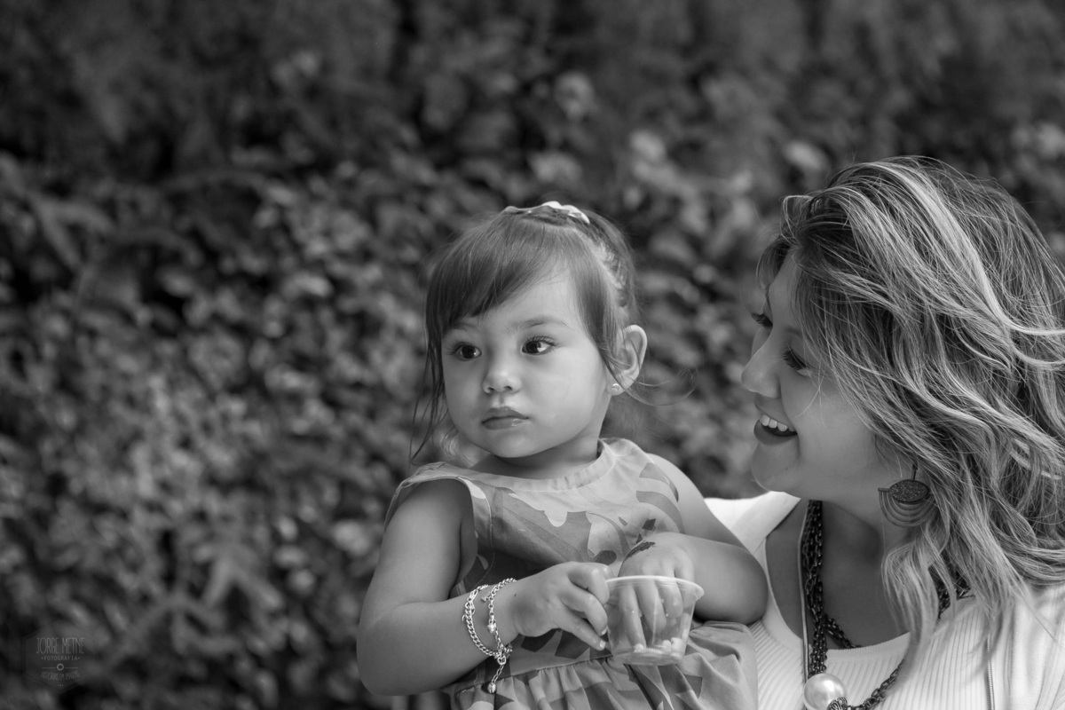 menina linda com a mamãe buffet infantil espaço la vem o sol