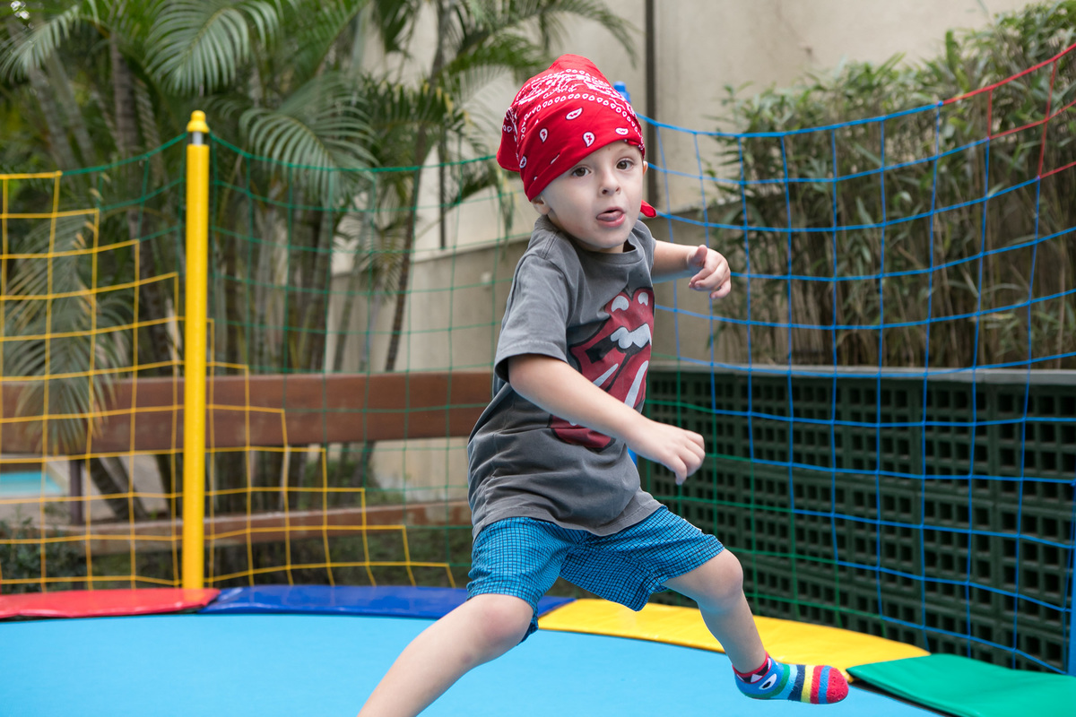 cama elástica tema rock festa infantil rock n roll