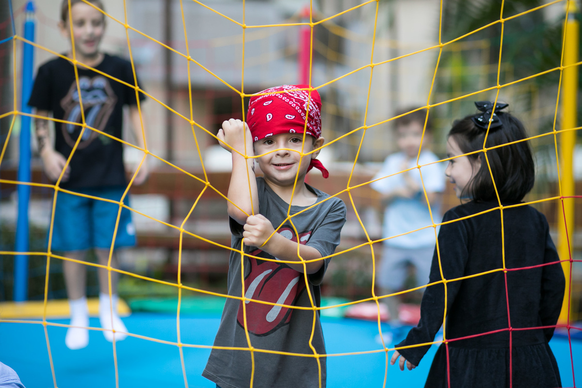 cama elástica tema rock festa infantil rock n roll