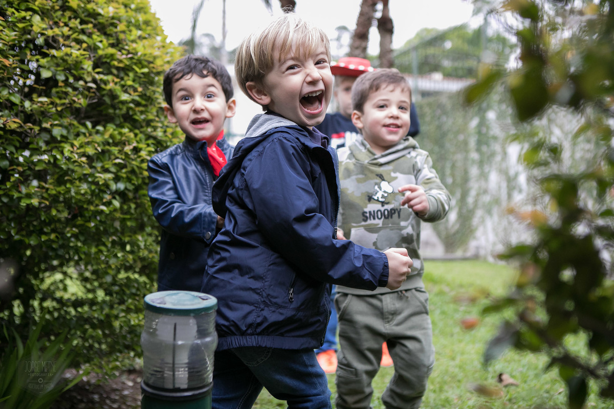 crianças brincando festa infantil 4 anos toy story
