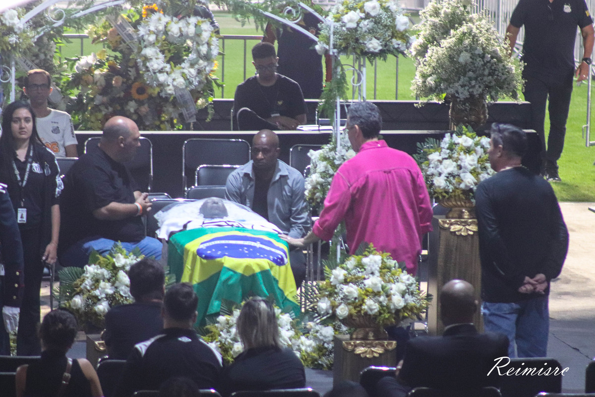 Craque Neto no Velório de Pelé na Vila Belmiro - Santos - SP
