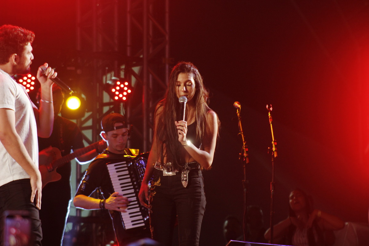 Show de Ana Catela em Praia Grande pelo Estação Verão Show com participação de Gustavo Mioto