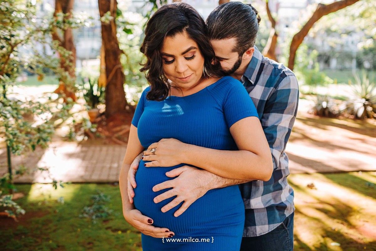 ensaio-book-gestante-vestido-azul-tenis-branco-camila-rosa-em-brasilia