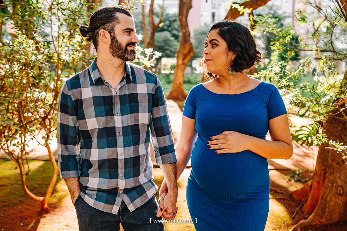 ensaio-book-gestante-vestido-azul-tenis-branco-camila-rosa-em-brasilia