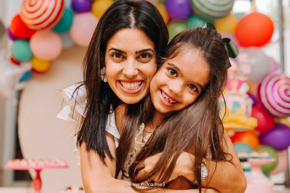 aniversario-em-casa-meninas-tema-cup-cake-isa-lele-7-anos