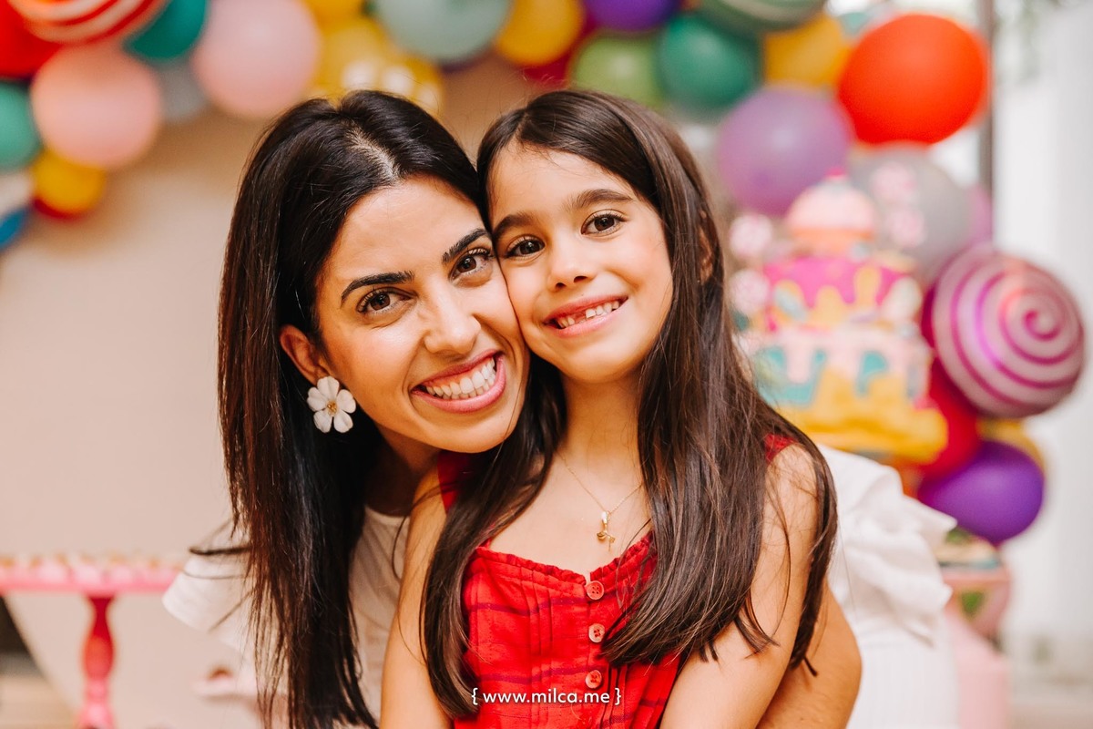 aniversario-em-casa-meninas-tema-cup-cake-isa-lele-7-anos