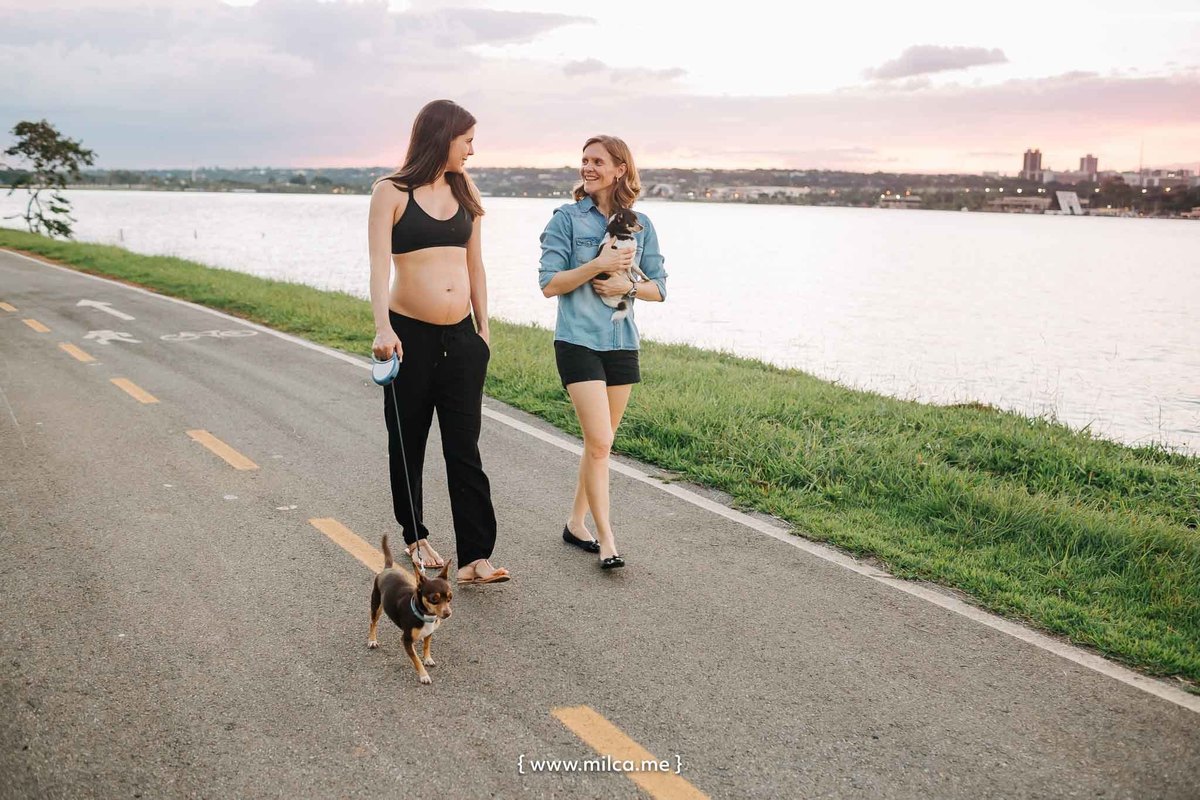 ensaio-book-gestante-casal-homoafetivo-duas-maes-ao-ar-livre-