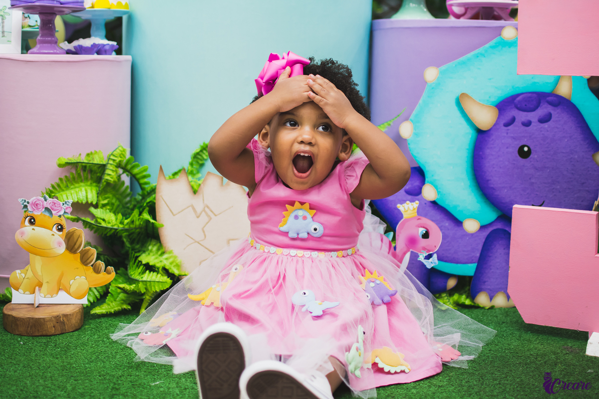 Aniversário infantil realizado na cidade de Mauá, abc Paulista, com decoração de dinossauros. Buffet SeS Eventos. 