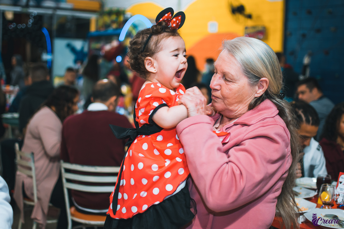 Aniversário infantil com decoração da Minnie, o encantado mundo de Disney, buffet infantil Mó Legal, localizado na região de Mauá, ABC Paulista. 