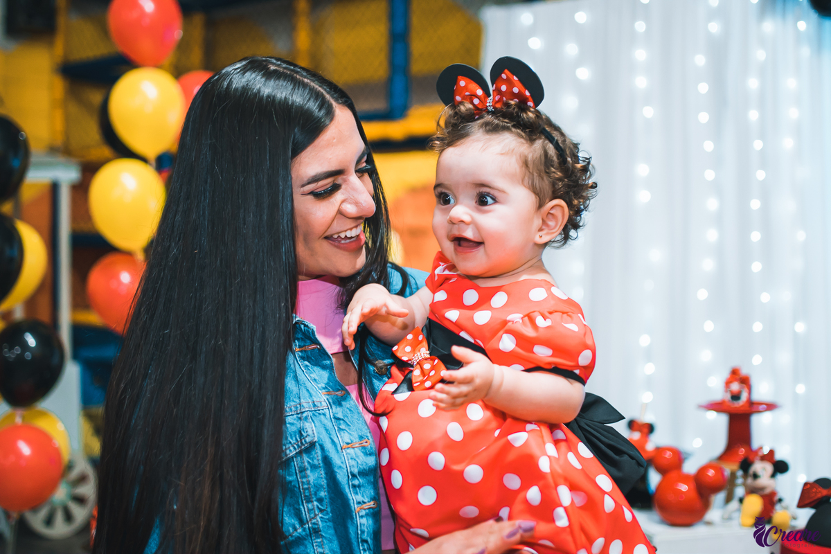 Aniversário infantil com decoração da Minnie, o encantado mundo de Disney, buffet infantil Mó Legal, localizado na região de Mauá, ABC Paulista. 