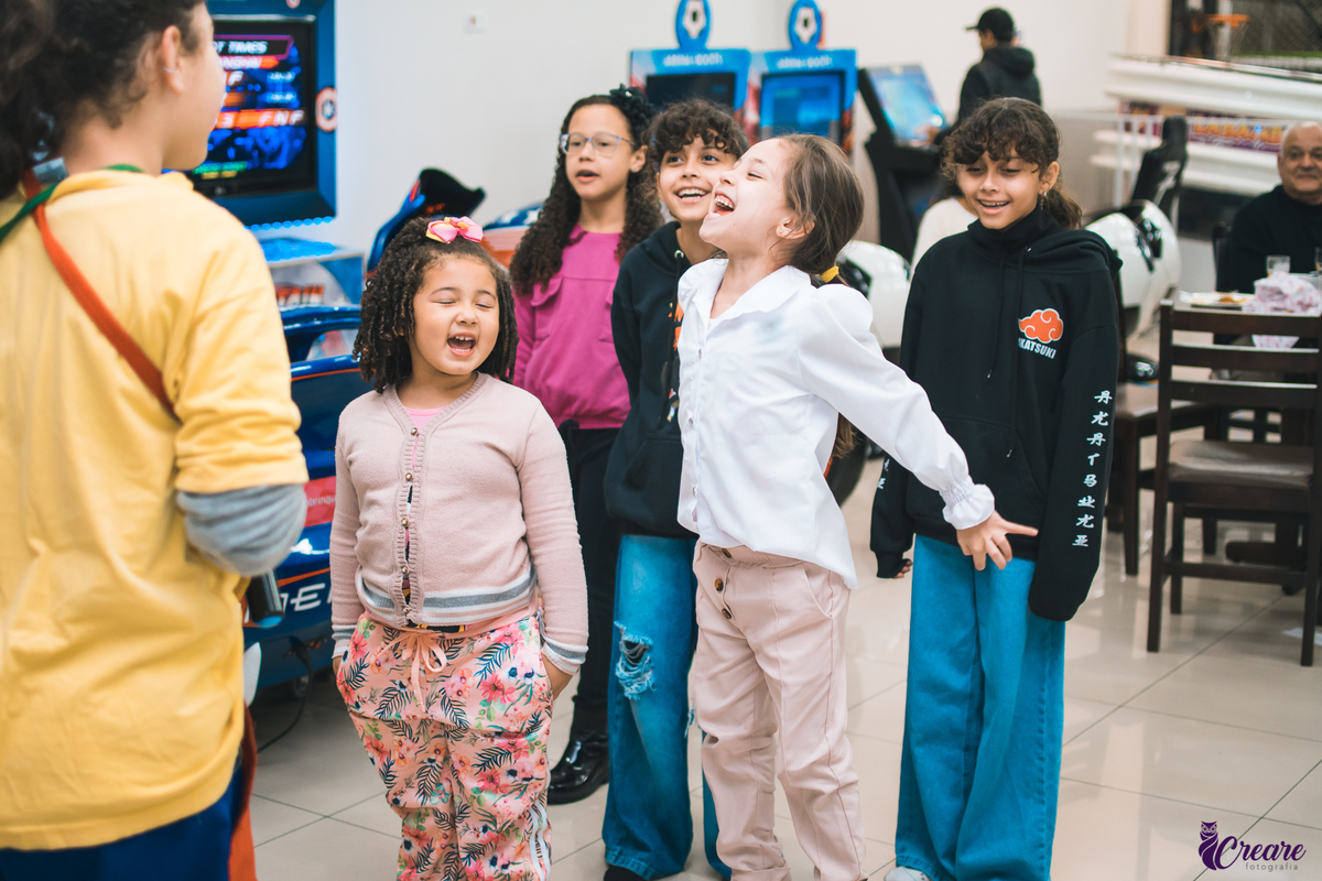 Fotografia de Aniversário infantil, realizado no buffet Pula Pula em Mauá/SP. Decoração com tema Bolofofos. 