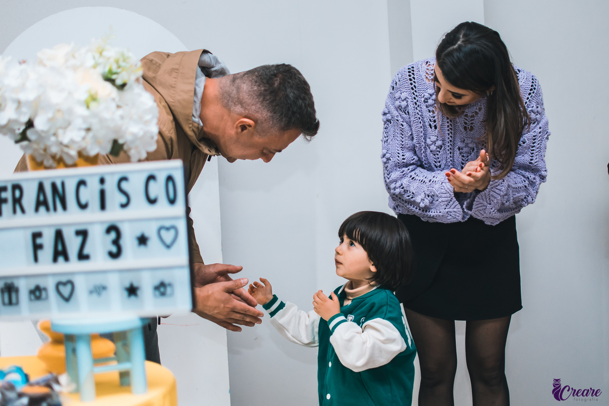 Fotografia de Aniversário infantil, realizado no buffet Pula Pula em Mauá/SP. Decoração com tema Bolofofos. 